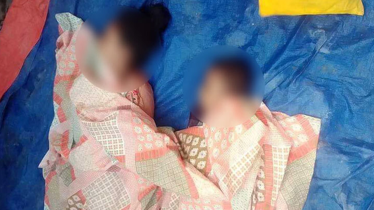 কুমিল্লার লাকসামে নৌকা ডুবে মৃত ২ শিশুর লাশ। ছবি : কালবেলা
