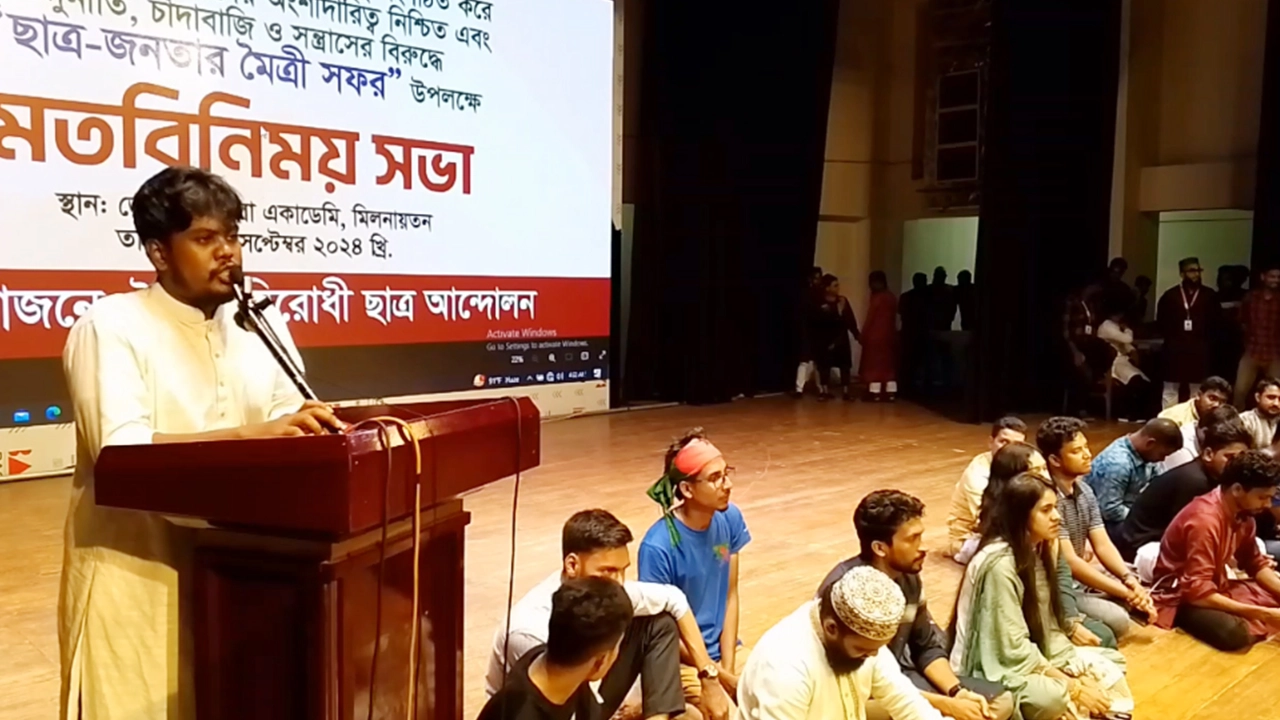 মৌলভীবাজারে ছাত্র-জনতার মৈত্রী সফর উপলক্ষে আয়োজিত মতবিনিময় সভায় কথা বলেন বৈষম্যবিরোধী ছাত্র আন্দোলনের কেন্দ্রীয় সমন্বয়ক হাসিব আল ইসলাম। ছবি : কালবেলা