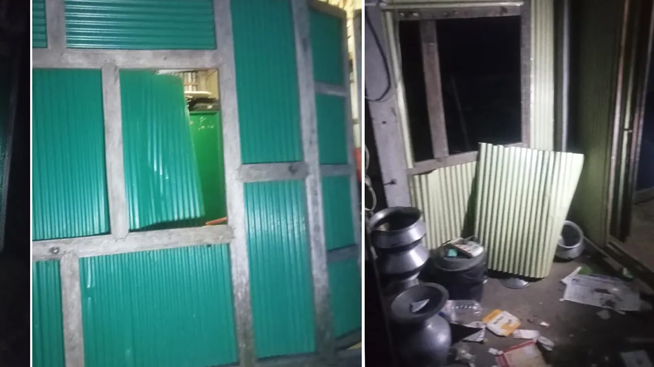 বিয়ের গেটে বরপক্ষের দেওয়া টাকার ভাগাভাগি নিয়ে কনেপক্ষের বাড়িতে হামলা ও ভাঙচুর। ছবি : কালবেলা