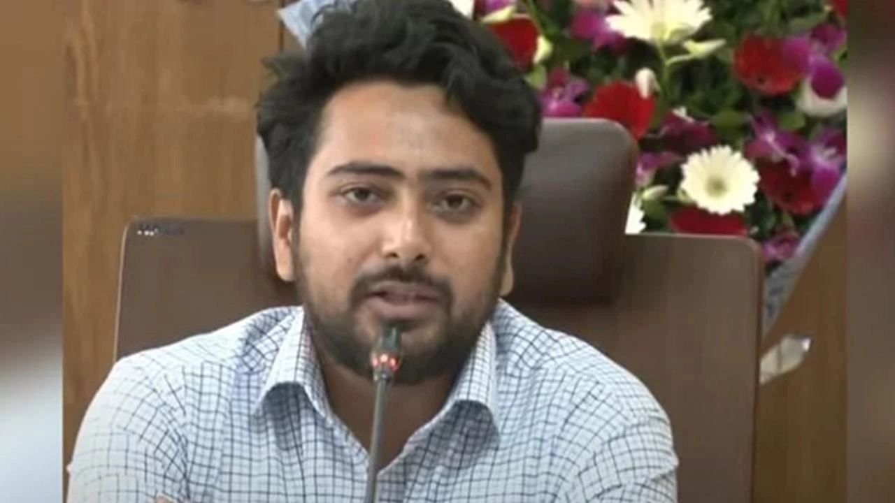 তথ্য উপদেষ্টা নাহিদ ইসলাম। ছবি : সংগৃহীত