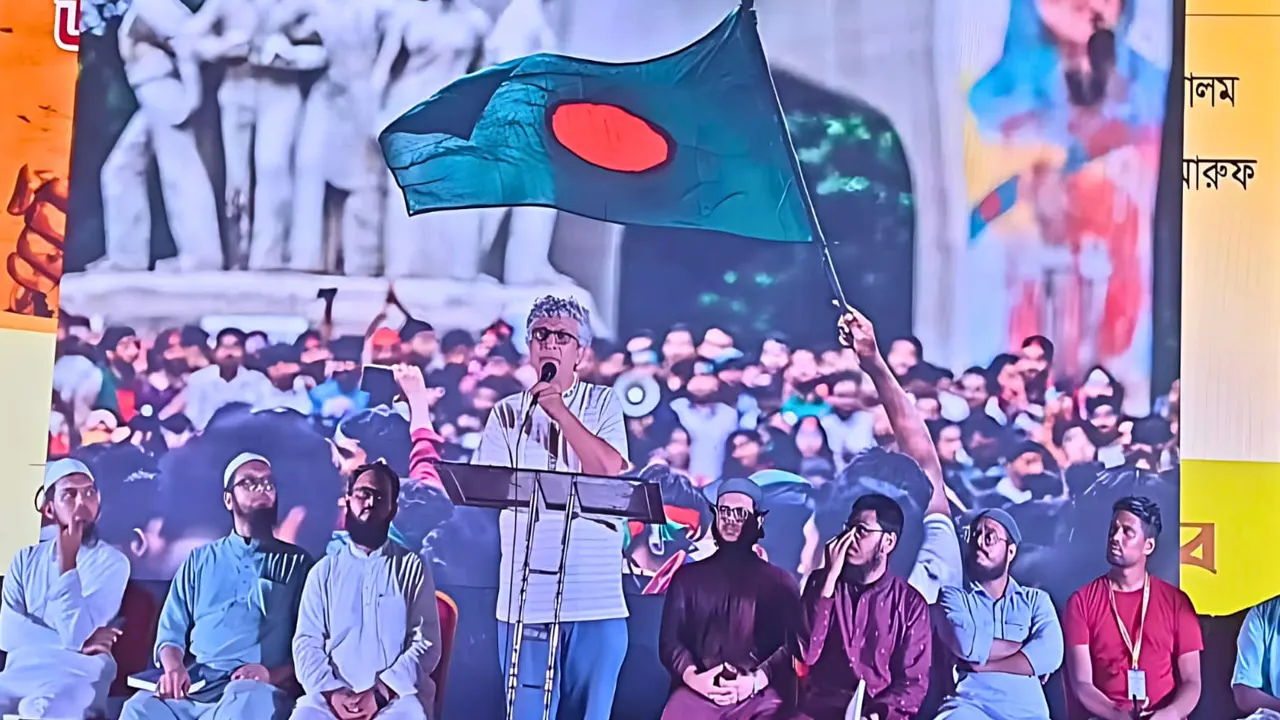 অনুষ্ঠানে বক্তব্য দেন ঢাকা বিশ্ববিদ্যালয়ের অধ্যাপক ড. মো. তানজিমউদ্দীন খান। ছবি : কালবেলা