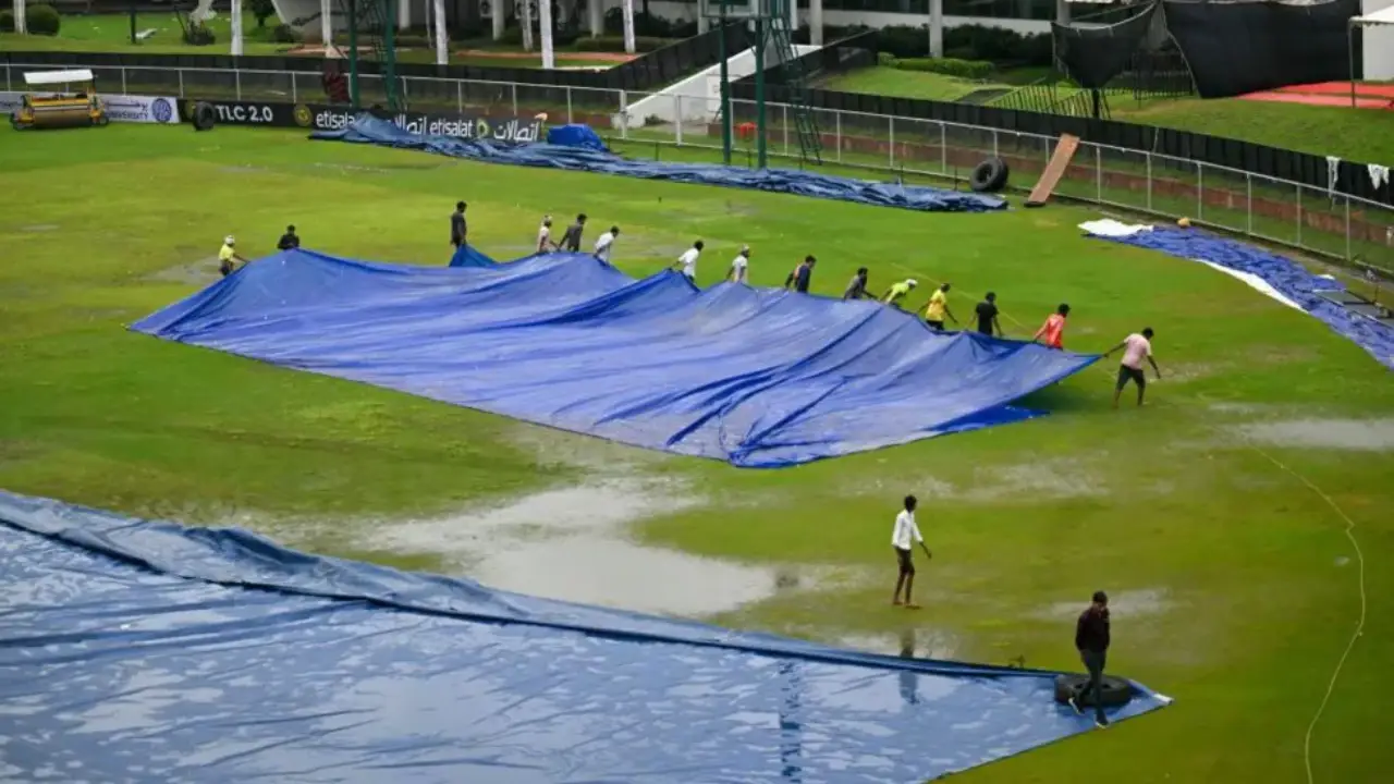 বৃষ্টিতে ভেজা নয়ডা মাঠ। ছবি : সংগৃহীত