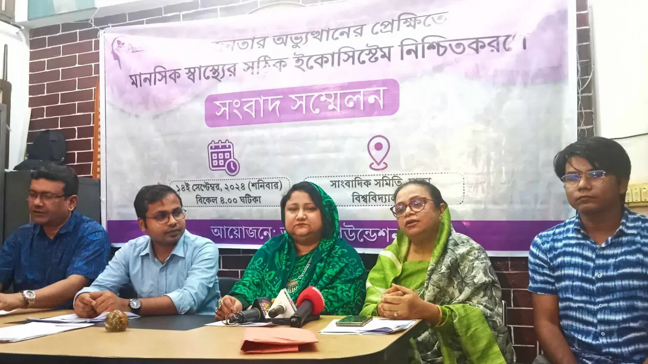 ঢাকা বিশ্ববিদ্যালয় সাংবাদিক সমিতির কার্যালয়ে সংবাদ সম্মেলনে উপস্থিত অতিথিরা। ছবি : কালবেলা
