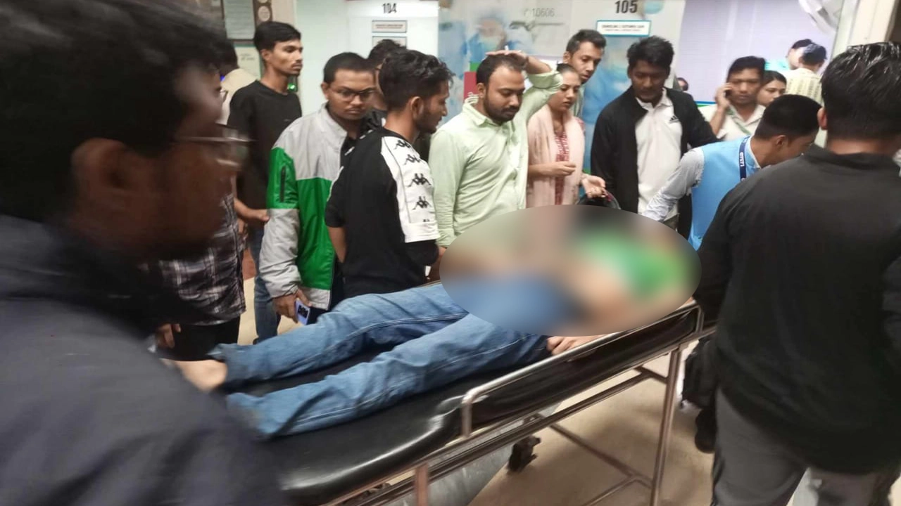 রূপগঞ্জে শিক্ষার্থীদের দুই পক্ষের সংঘর্ষে আহতদের হাসপাতালে চিকিৎসা দেওয়া হয়। ছবি : কালবেলা