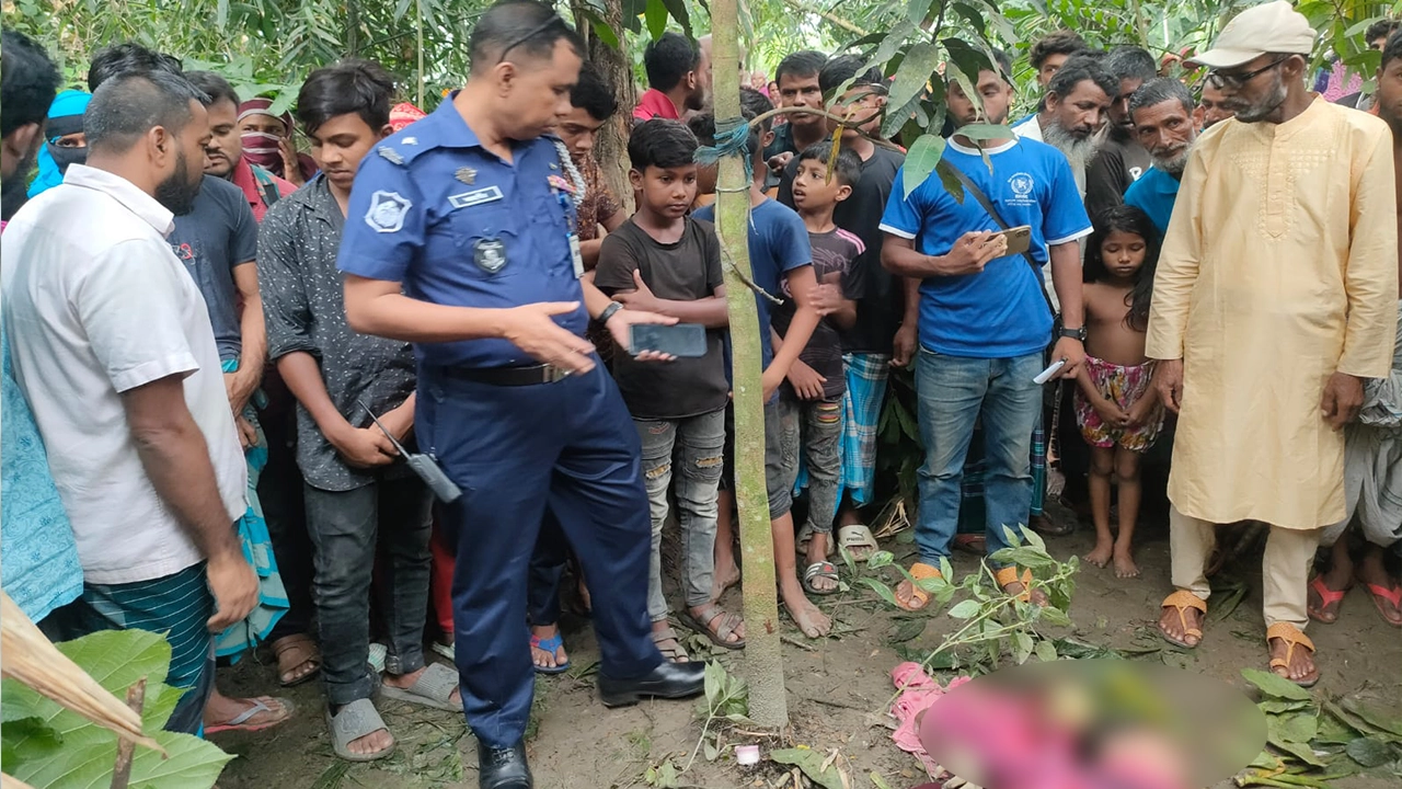 ময়মনসিংহের গৌরীপুরে কবরস্থান থেকে এক অজ্ঞাত তরুণীর মরদেহ উদ্ধার। ছবি : কালবেলা