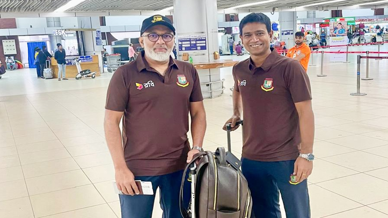 হান্নান সরকারের (ডানে) সঙ্গে হাথুরুসিংহে। ছবি : সংগৃহীত
