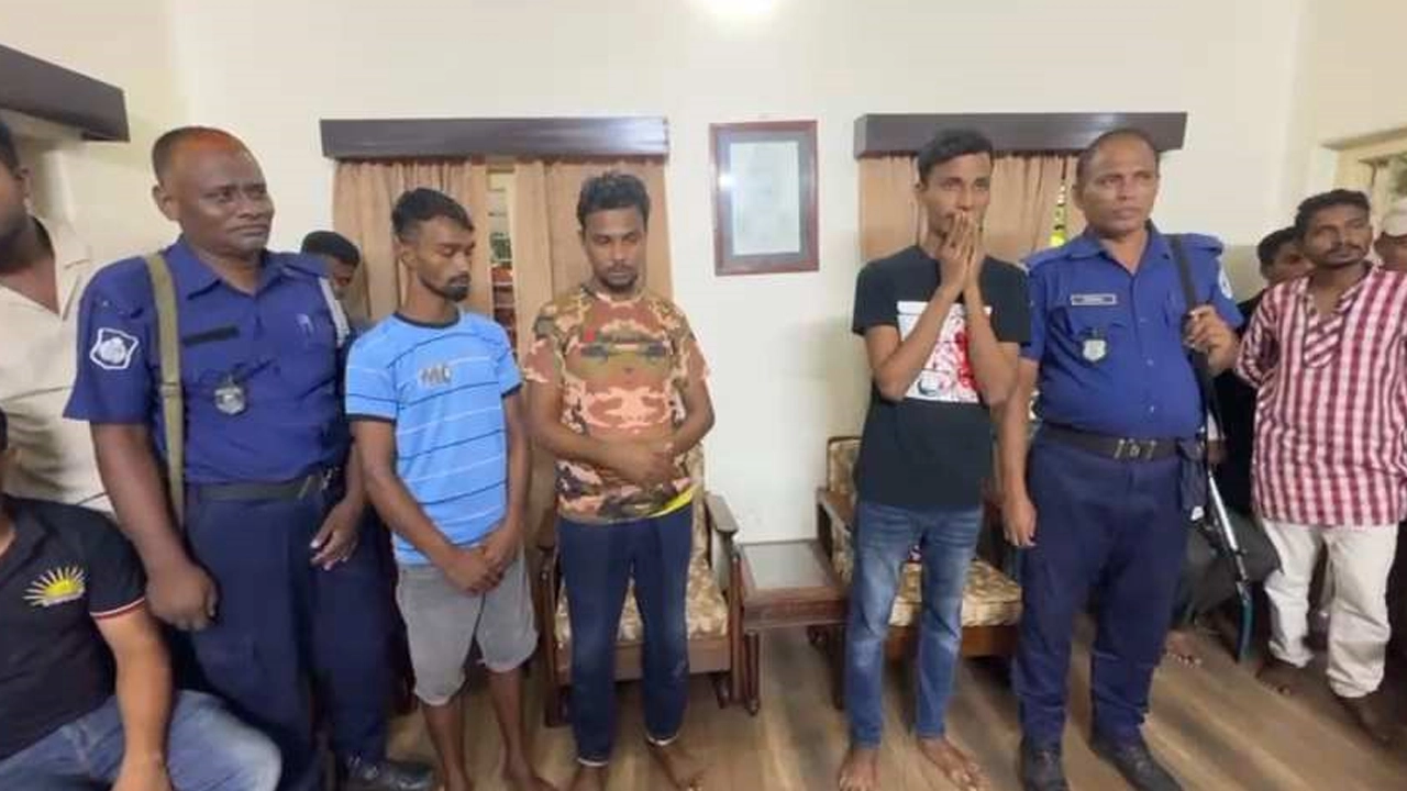 ছাত্রদলের পরিচয় দিয়ে পিকনিকের চাঁদা তোলার সময় গ্রেপ্তার তিনজন। ছবি : কালবেলা