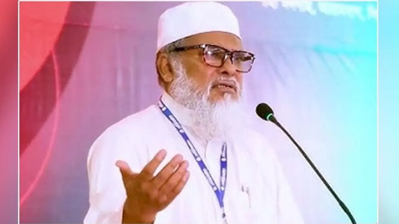 আলোচনাকালে ধর্ম উপদেষ্টা ড. আ ফ ম খালিদ হাসান। ছবি : সংগৃহীত
