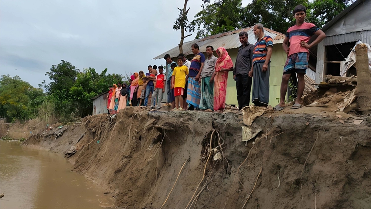 কুমিল্লায় গোমতীর পানি কমার সঙ্গে সঙ্গে বেড়েছে নদীভাঙন