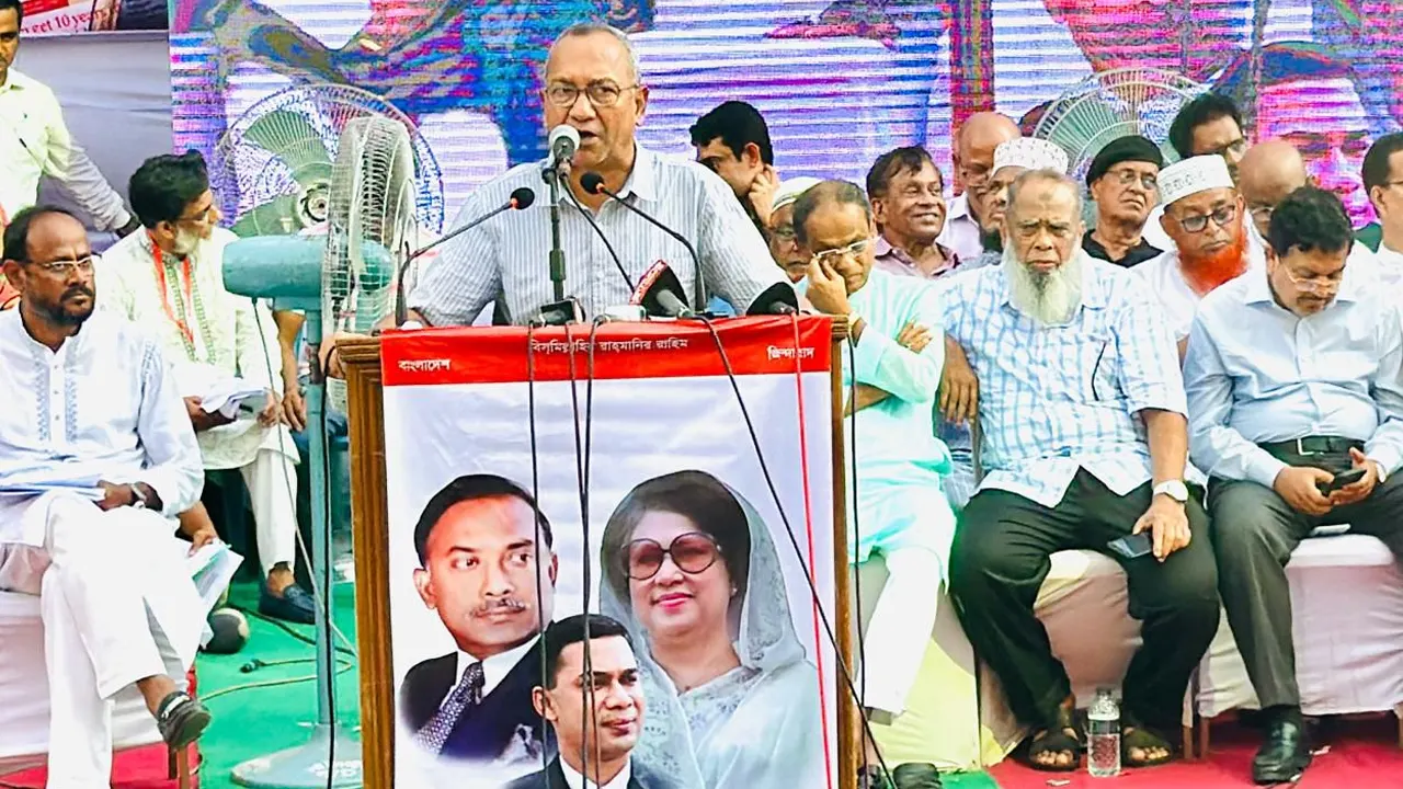 বক্তব্য রাখছেন যুবদলের সভাপতি আব্দুল মোনায়েম মুন্না। ছবি : সংগৃহীত