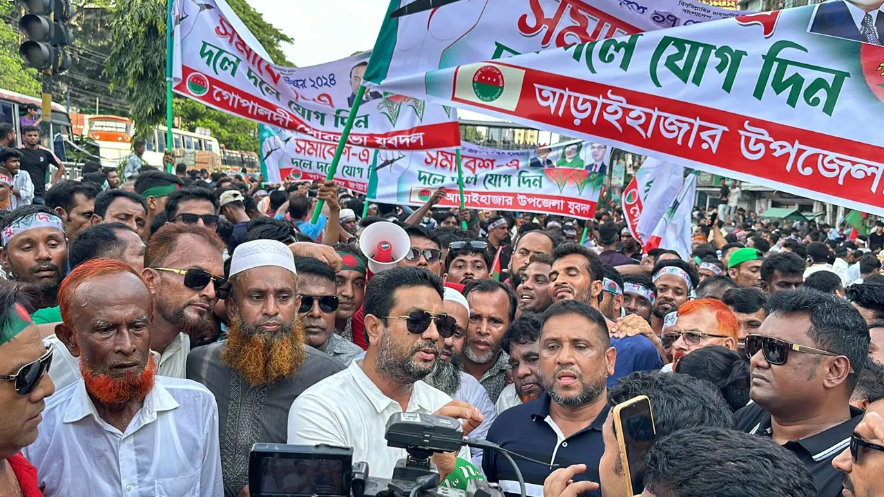 নেতাকর্মী নিয়ে বিএনপির সমাবেশে নজরুল ইসলাম আজাদ। ছবি : সংগৃহীত