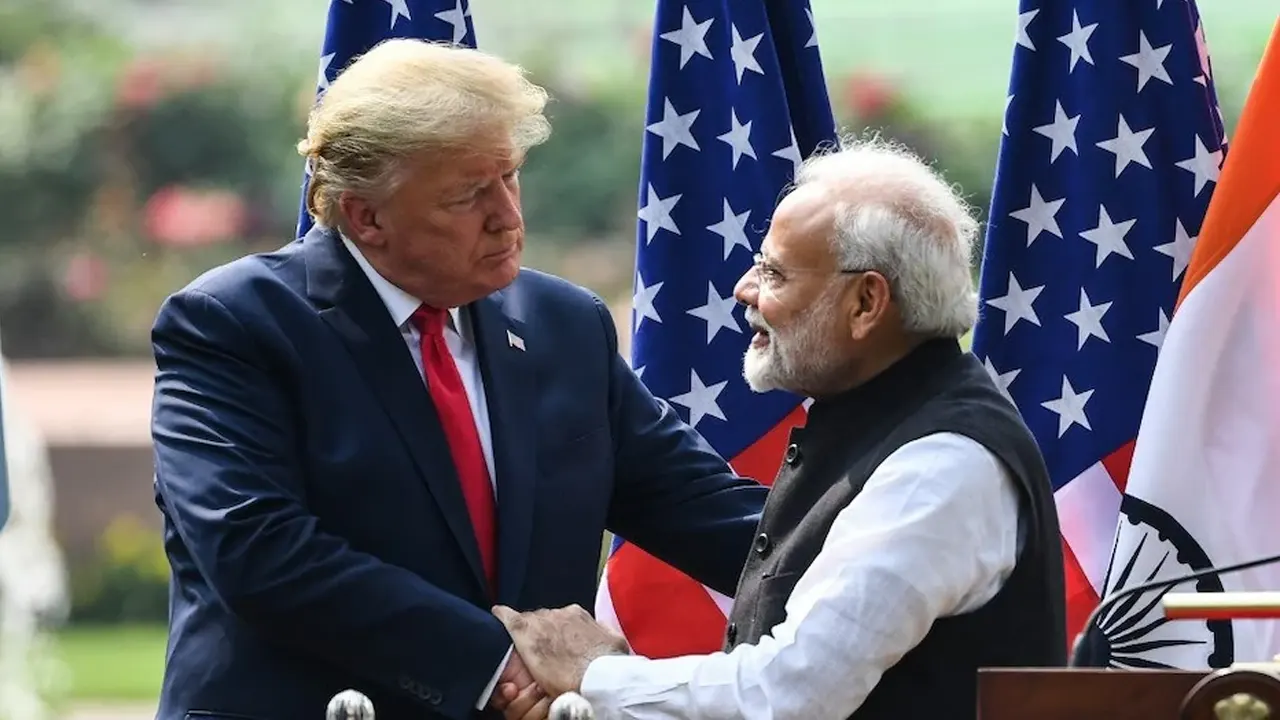 সাবেক মার্কিন প্রেসিডেন্ট ডোনাল্ড ট্রাম্প ও ভারতের প্রধানমন্ত্রী নরেন্দ্র মোদি। ছবি : সংগৃহীত