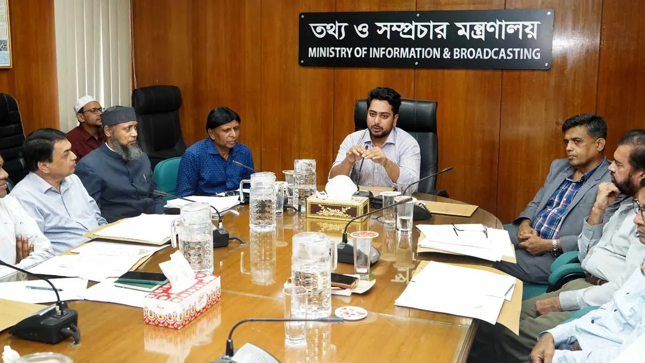 মতবিনিময় সভায় উপদেষ্টা নাহিদ ইসলাম। ছবি : কালবেলা