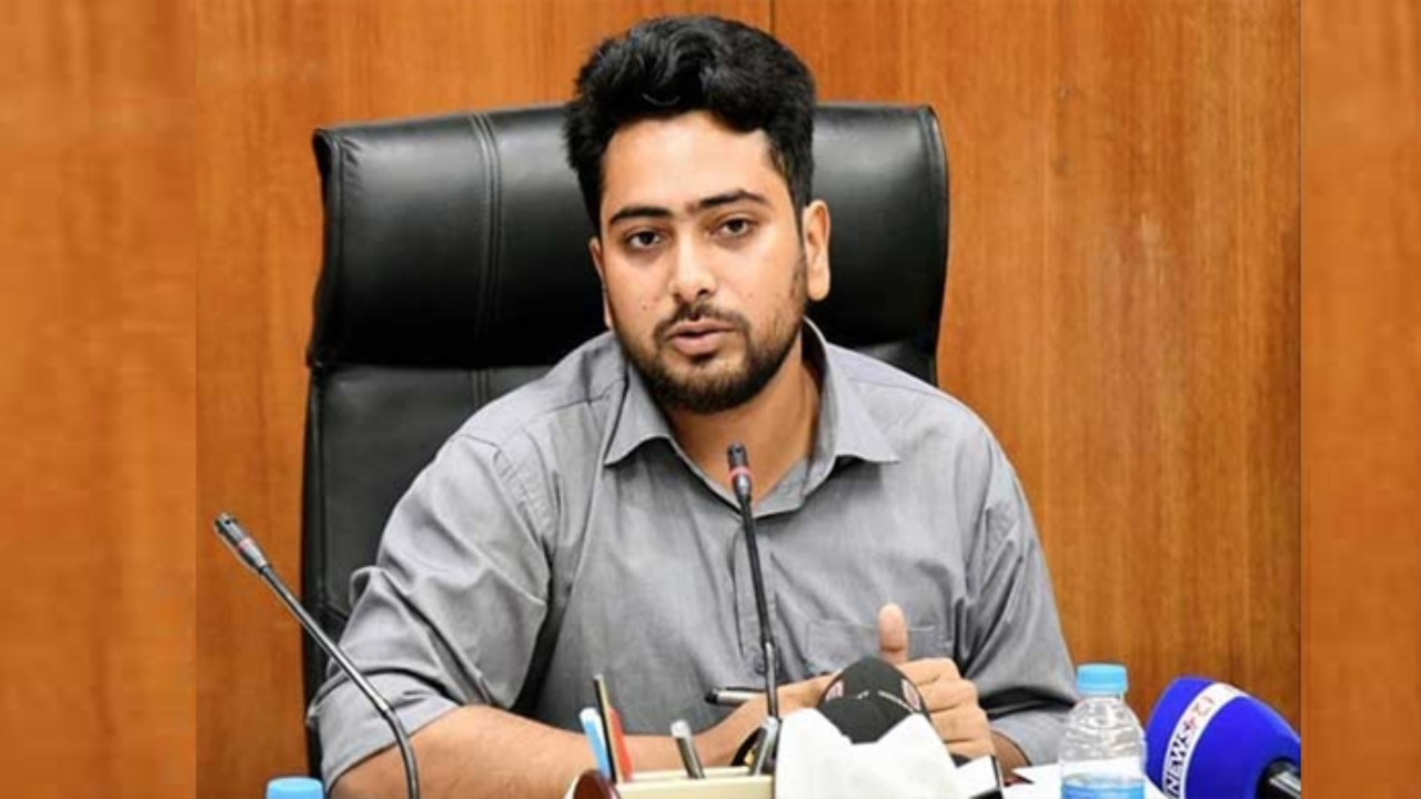 তথ্য ও সম্প্রচার উপদেষ্টা নাহিদ ইসলাম। ছবি : সংগৃহীত