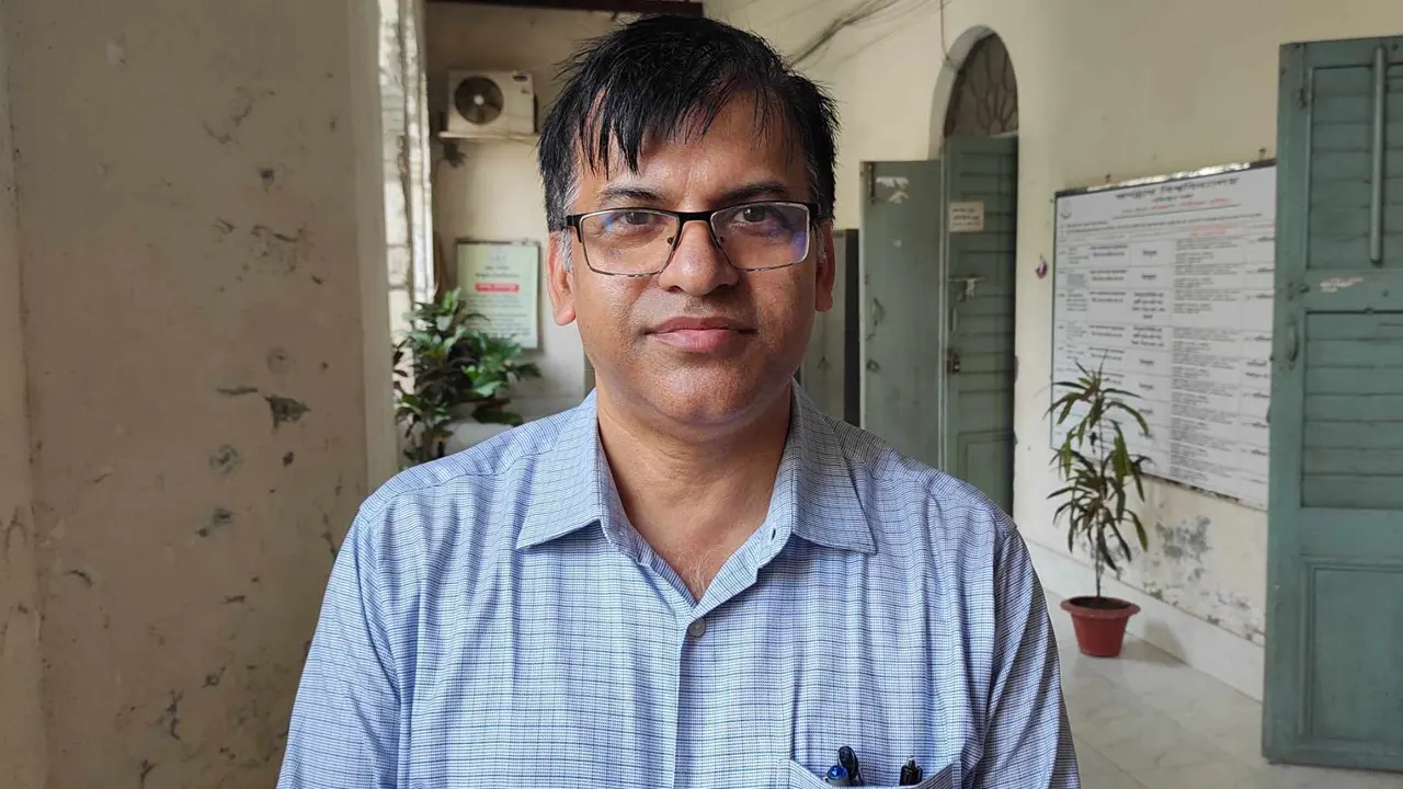 নতুন রেজিস্ট্রার অধ্যাপক ড. মো. শেখ গিয়াস উদ্দিন। ছবি : কালবেলা