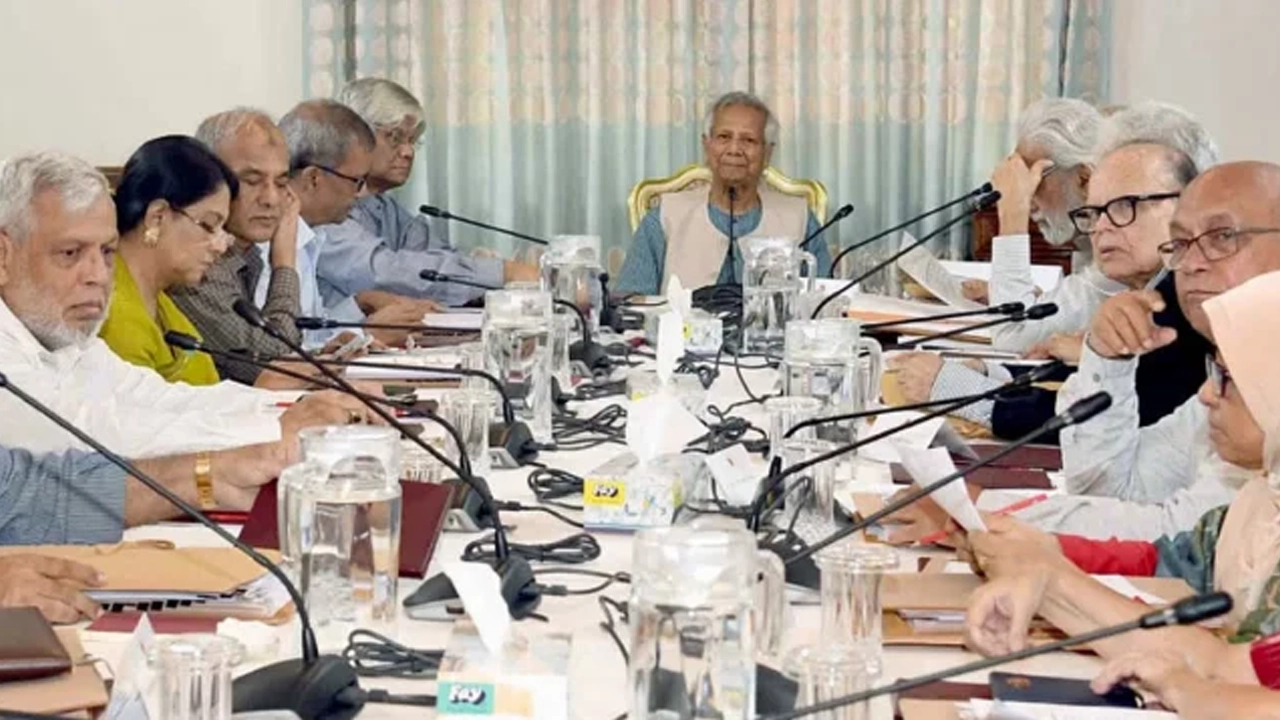 উপদেষ্টা পরিষদের বৈঠকে সভাপতিত্ব করেন প্রধান উপদেষ্টা ড. মুহাম্মদ ইউনূস। ছবি : সংগৃহীত