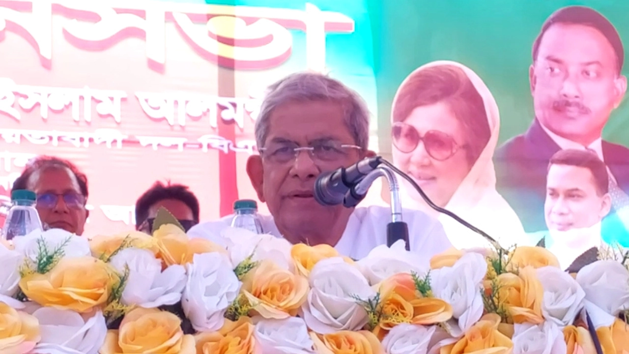 ঠাকুরগাঁওয়ের রাণীশংকৈল বিএনপির সমাবেশে বক্তব্য রাখেন দলটির মহাসচিব মির্জা ফখরুল ইসলাম আলমগীর। ছবি : কালবেলা