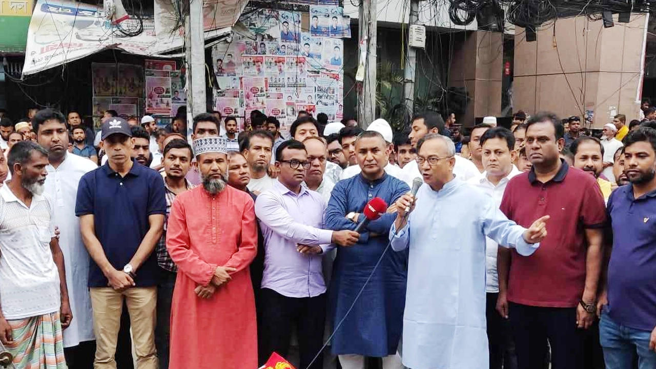 নয়ন মিয়ার জানাজা শেষে দোয়া। ছবি : সংগৃহীত