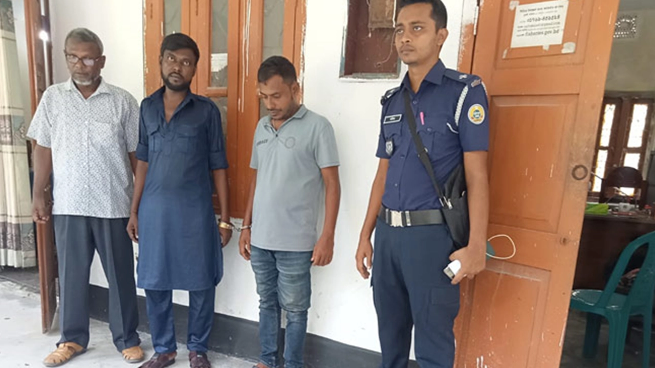 গ্রেপ্তার হওয়া দুজন। ছবি : কালবেলা