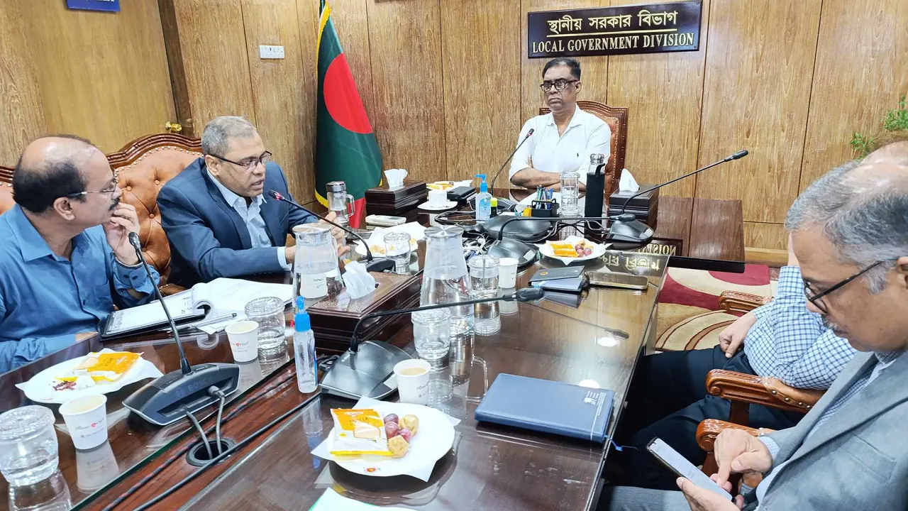 সচিব আবু হেনা মোরশেদ জামানের সভাপতিত্বে আলোচনা সভা। ছবি : কালবেলা