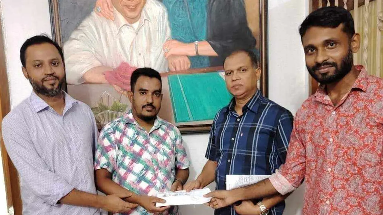 আমরা বিএনপি পরিবার এর পক্ষ থেকে চিকিৎসা সহায়তা প্রদান। ছবি : কালবেলা