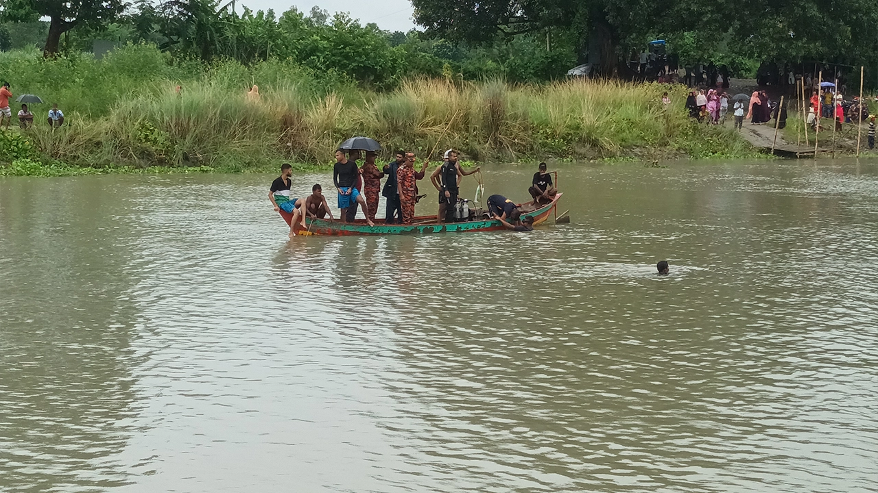 টাঙ্গাইলে বসতঘ‌রে ঢুকে গেল বাস, নিহত ১