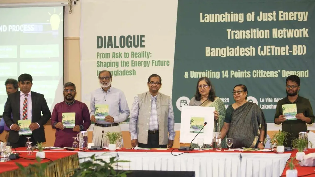 গুলশান হোটেলে আয়োজিত নেটওয়ার্কের সদস্যরা। ছবি : কালবেলা