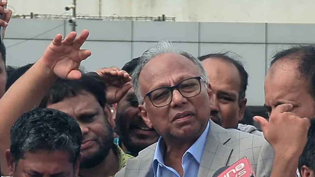 দৈনিক আমার দেশ পত্রিকার সম্পাদক ড. মাহমুদুর রহমান। ছবি : সংগৃহীত
