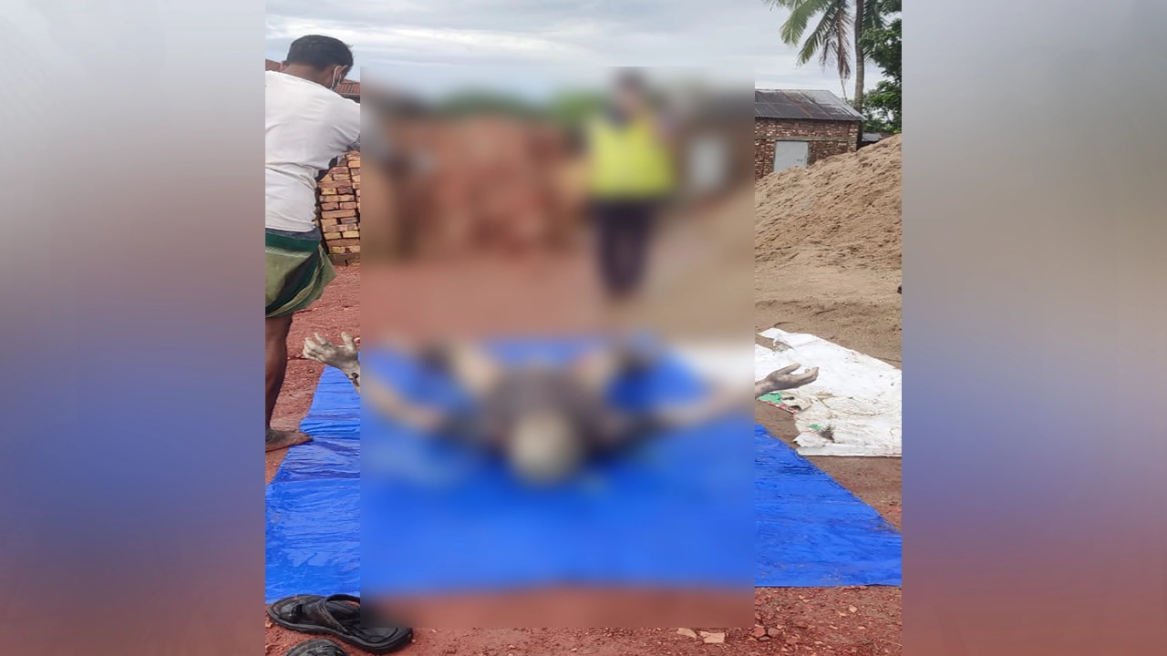 খুলনার দাকোপে চুনকুড়ি নদী থেকে মো. বাহার গাজী নামে এক শ্রমিকের লাশ উদ্ধার। ছবি : কালবেলা