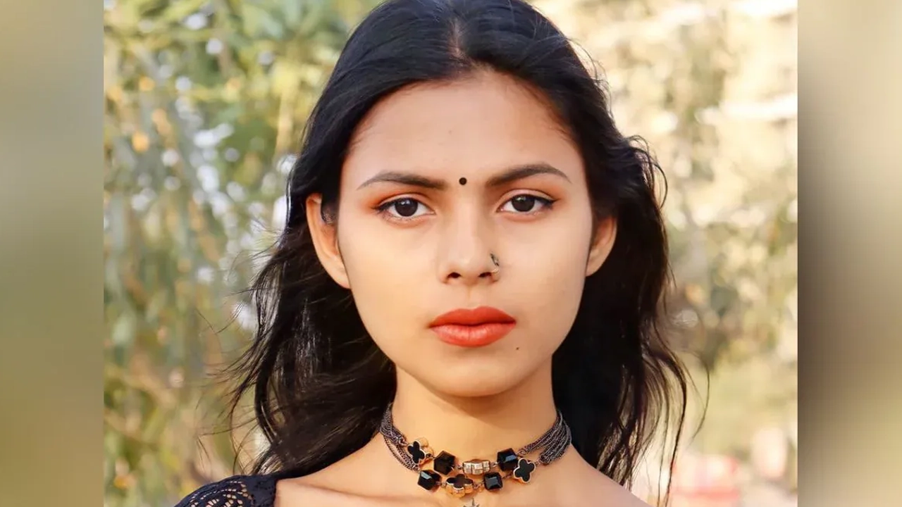 গ্রেপ্তার হওয়া রিয়া বারদে। ছবি : সংগৃহীত