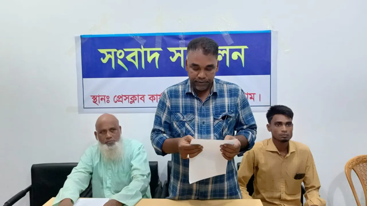 আমদানিকারক প্রতিষ্ঠান আরকে ড্রেজিং অ্যান্ড কনস্ট্রাকশনের প্রতিনিধি মাসুদ কবির রানা। ছবি : কালবেলা