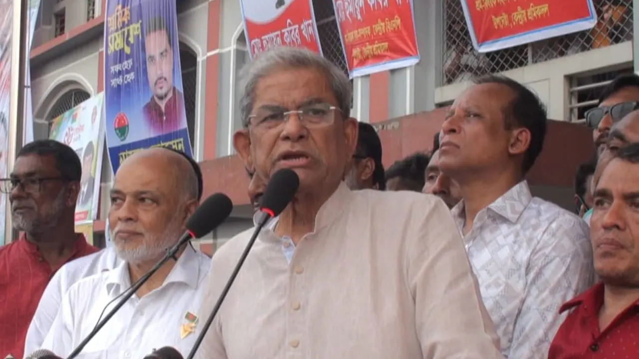 গাজীপুরে শ্রমিক দলের সমাবেশে বক্তব্য রাখেন বিএনপির মহাসচিব মির্জা ফখরুল ইসলাম আলমগীর। ছবি : কালবেলা