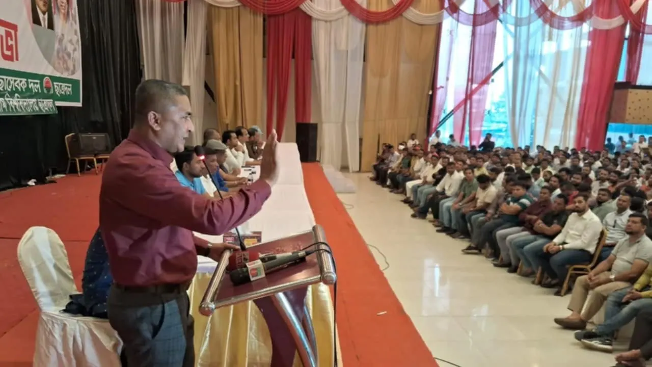 চট্টগ্রাম নগরীর সেনাকল্যাণ অডিটরিয়ামে এক যৌথ কর্মিসভায় নুরুল ইসলাম নয়ন। ছবি : কালবেলা