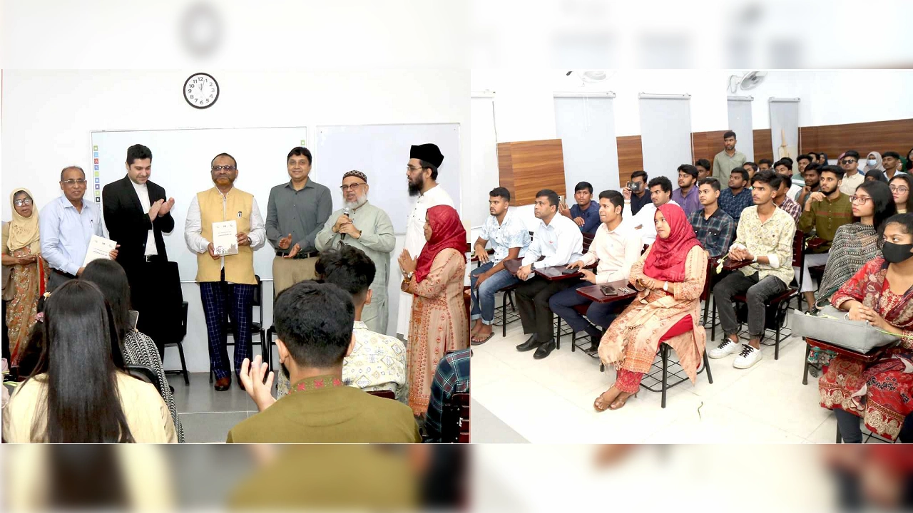 আজ থেকে শুরু হয়েছে ঢাকা বিশ্ববিদ্যালয়ে ২০২৩-২৪ শিক্ষাবর্ষের আন্ডারগ্র্যাজুয়েট প্রোগ্রামের ১ম বর্ষের ক্লাস। ছবি : কালবেলা