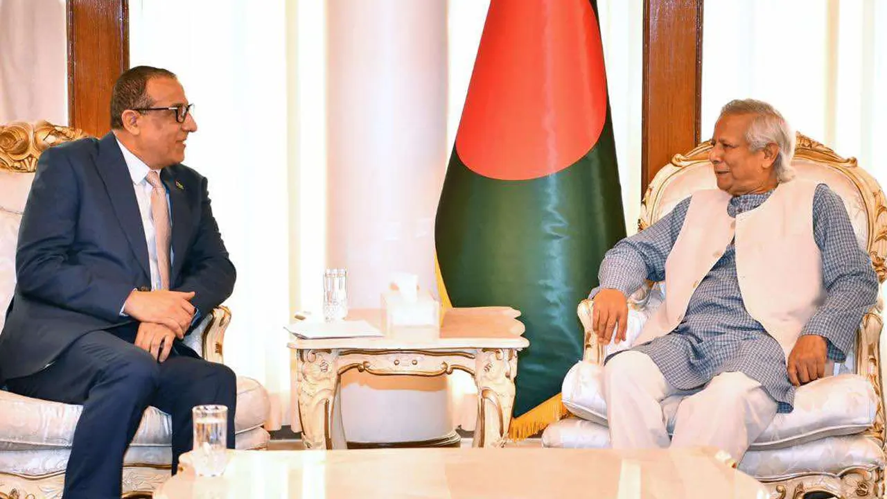 প্রধান উপদেষ্টা ড. মুহাম্মদ ইউনূসের সঙ্গে সৌজন্য সাক্ষাৎ করেন ফিলিস্তিনের রাষ্ট্রদূত ইউসুফ রামাদান। ছবি : সংগৃহীত