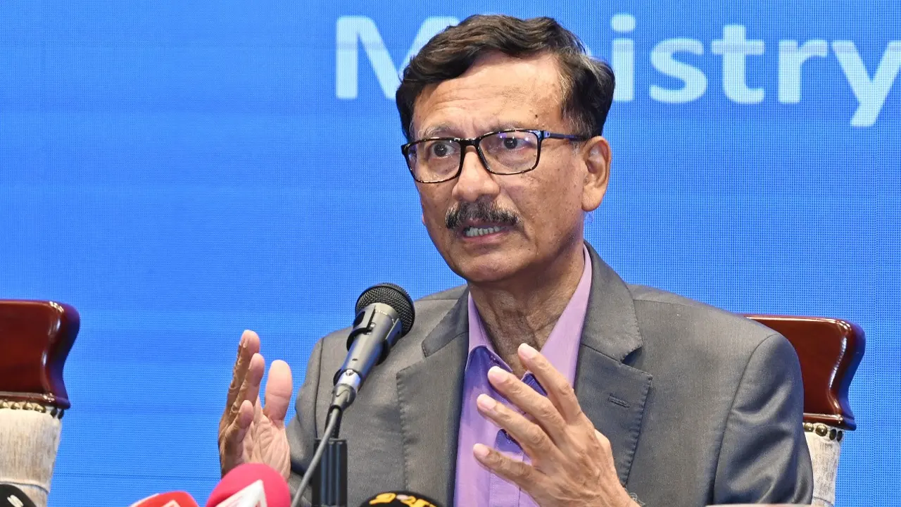 সংবাদ সম্মেলনে পররাষ্ট্র উপদেষ্টা তৌহিদ হোসেন। ছবি : কালবেলা