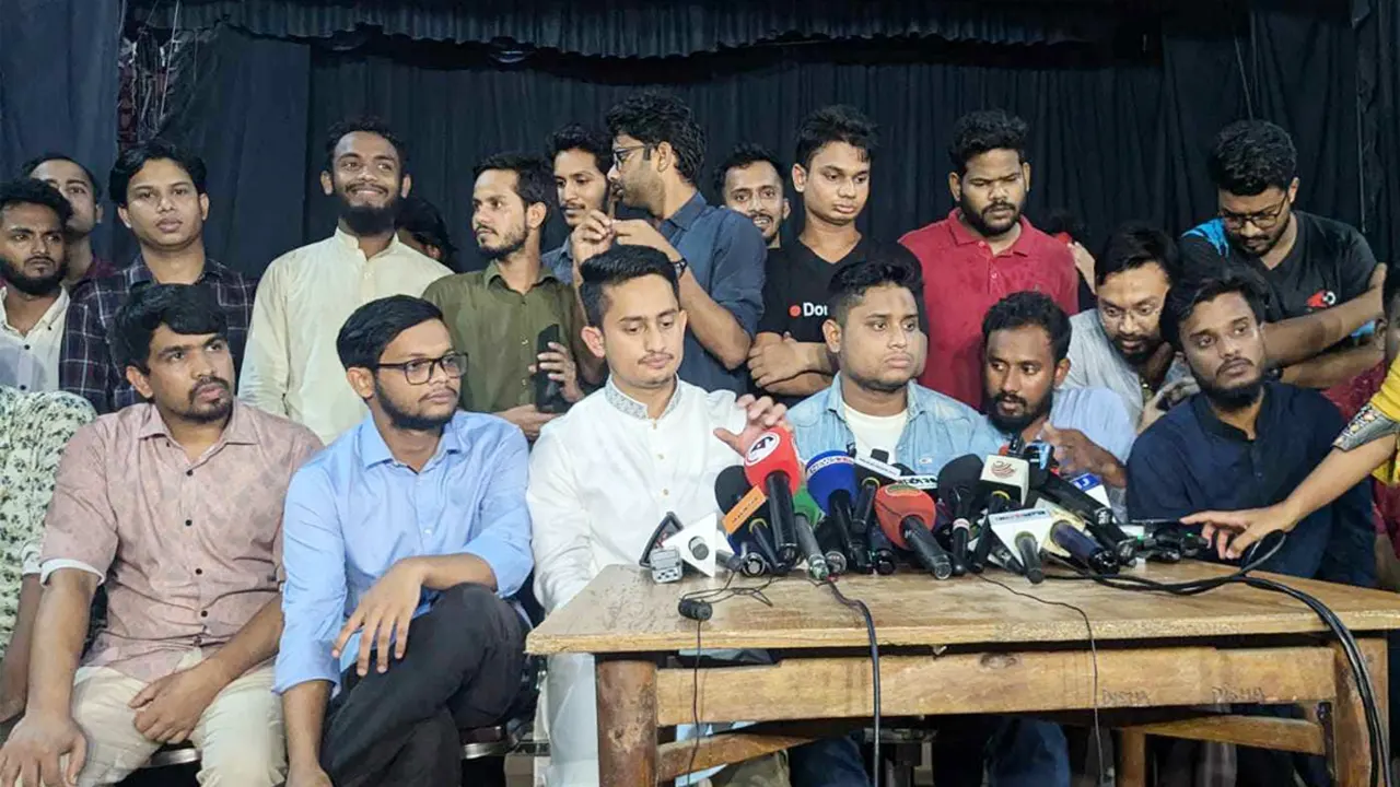 ঢাকা বিশ্ববিদ্যালয়ের (ঢাবি) ছাত্র-শিক্ষক কেন্দ্রের (টিএসসি) অডিটোরিয়ামে এক সংবাদ সম্মেলনে ওডিট প্রকাশ করা হয়েছে। ছবি : কালবেলা