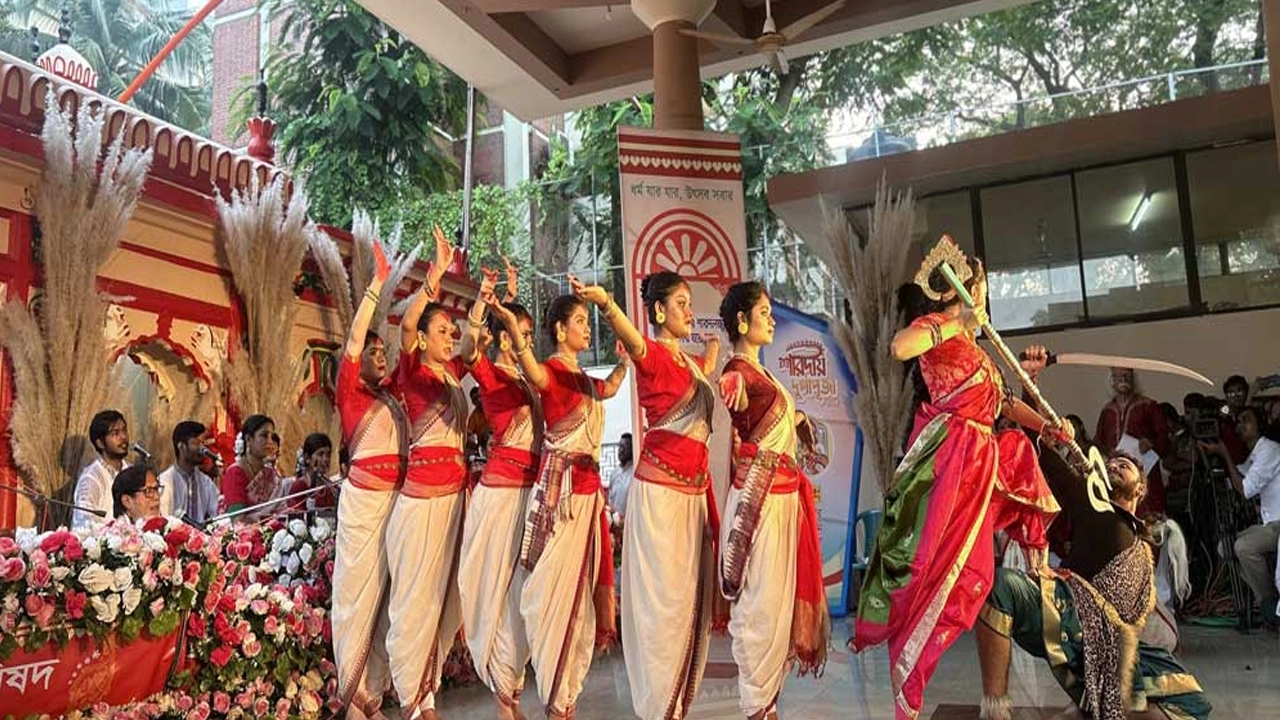 দেবী দুর্গাকে মর্ত্যে আহ্বান জানানোর মধ্যদিয়ে শুরু হয়েছে শারদীয় দুর্গোৎসবের আনুষ্ঠানিকতা। ছবি : সংগৃহীত