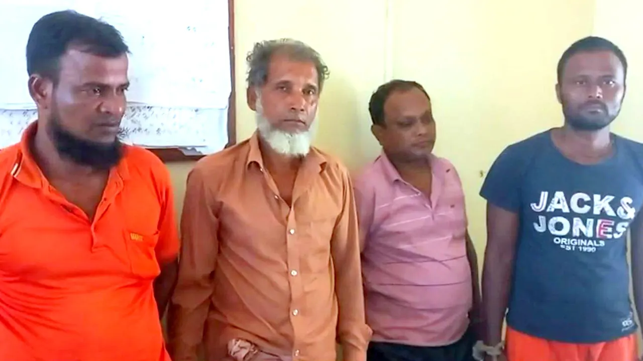 আটককৃত চারজন। ছবি : কালবেলা