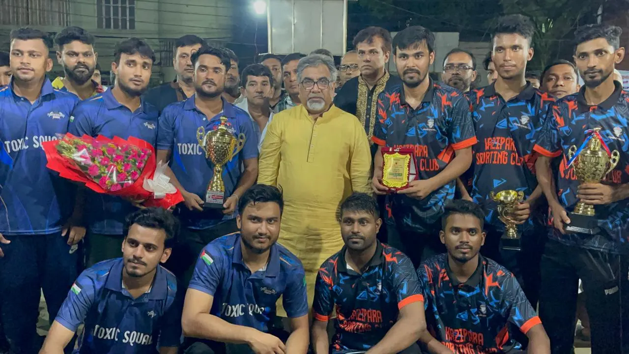 দ্বিতীয় স্বাধীনতা-ডে নাইট মিনি ক্রিকেট টুর্নামেন্ট। ছবি : কালবেলা