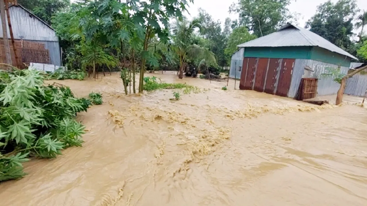পাহাড়ি ঢলে মহারশী নদীর পানি বেড়ে শেরপুরের দুই উপজেলার ৪০ গ্রাম প্লাবিত। ছবি : সংগৃহীত
