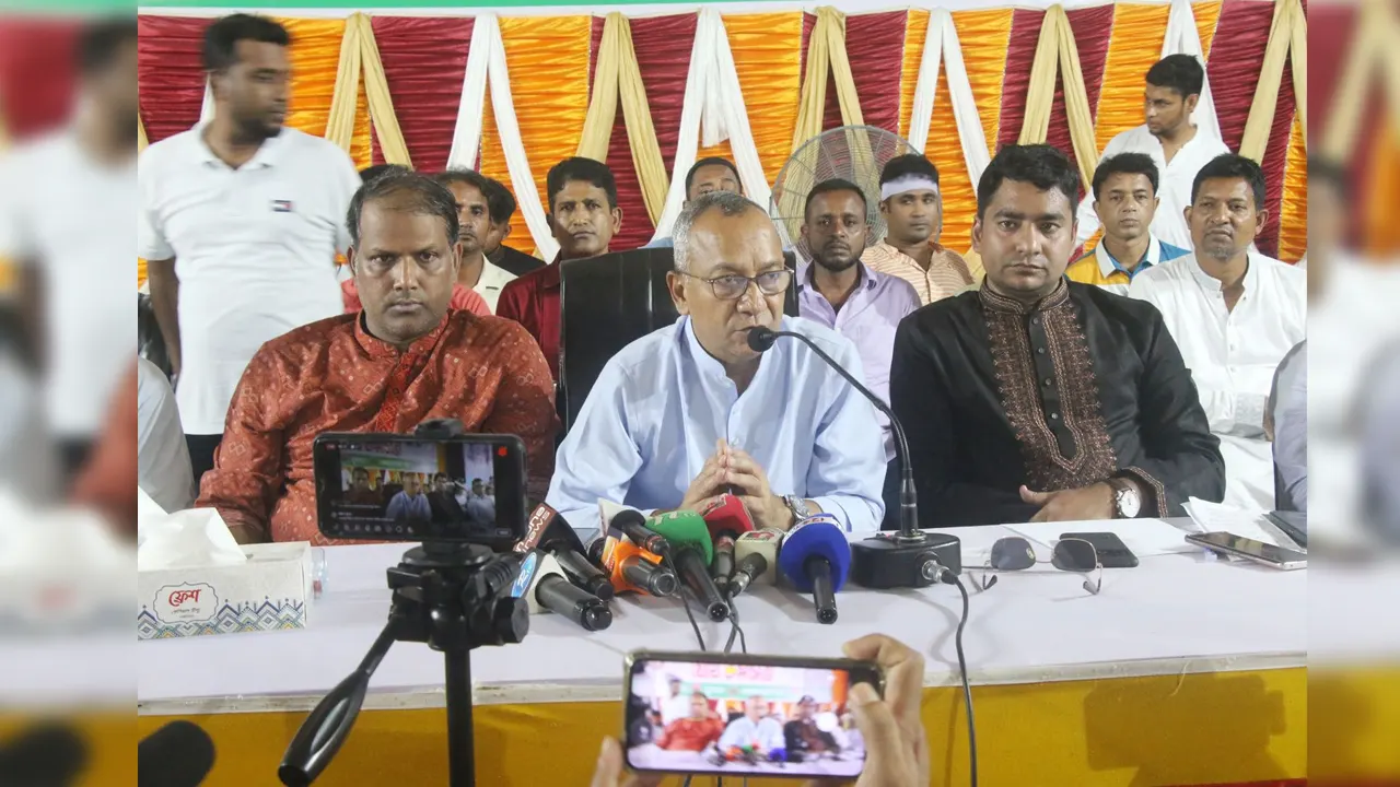 কর্মিসভায় প্রধান অতিথির বক্তব্যে যুবদলের সভাপতি আবদুল মোনায়েম মুন্না। ছবি : কালবেলা