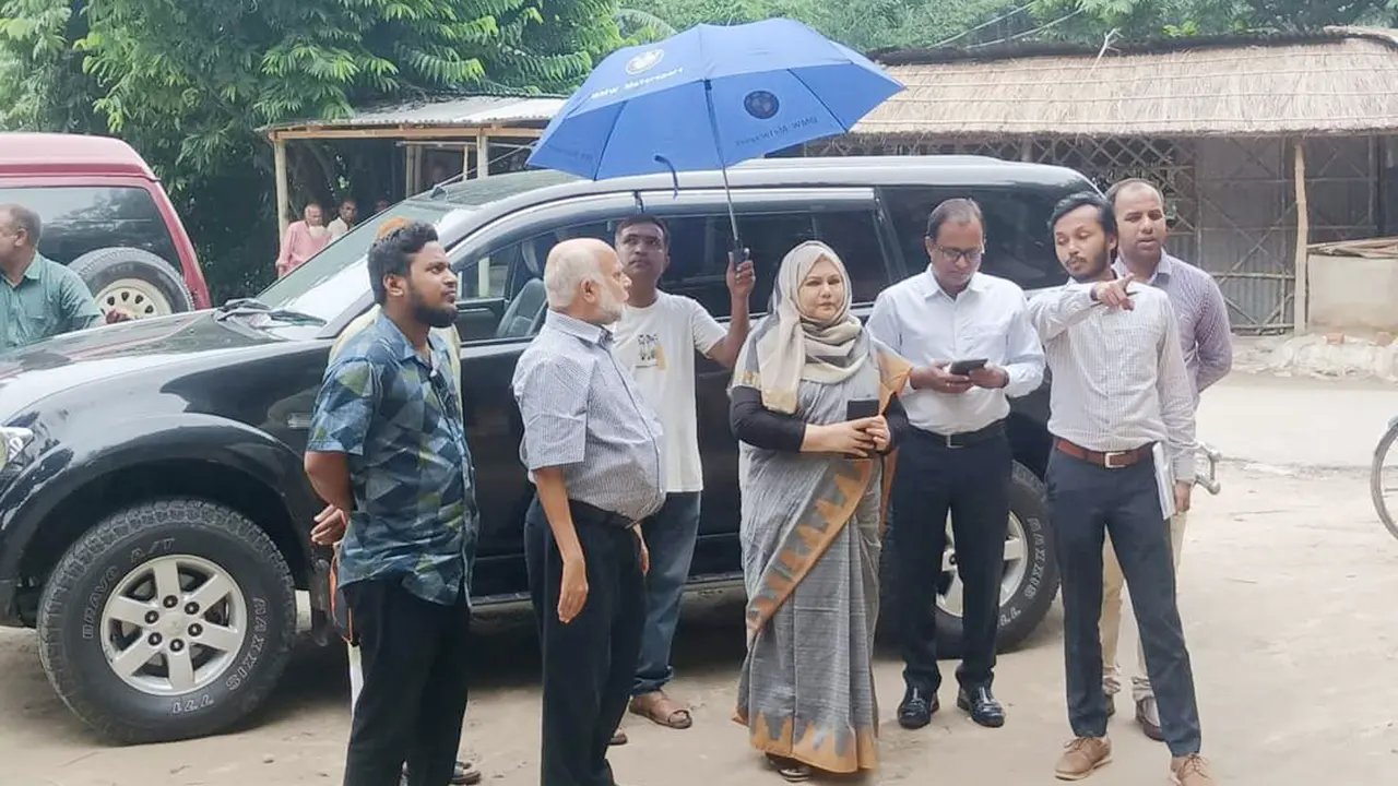 ঠাকুরগাঁওয়ে রাজবাড়ি পরিদর্শন করেন প্রত্নতত্ত্ব অধিদপ্তরের মহাপরিচালক (অতিরিক্ত সচিব) সাবিনা আলম। ছবি : কালবেলা