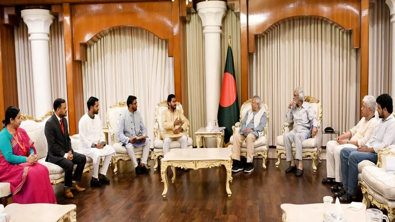 প্রধান উপদেষ্টার সঙ্গে ড. বৈঠক করেন গণঅধিকার পরিষদের নেতাকর্মীরা। ছবি : কালবেলা
