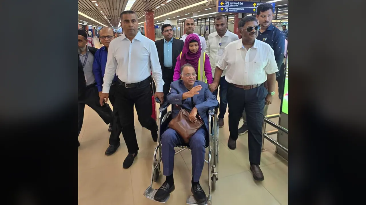 শাহজালাল আন্তর্জাতিক বিমানবন্দরে বিএনপির স্থায়ী কমিটির সদস্য ইকবাল হাসান মাহমুদ টুকু। ছবি : কালবেলা