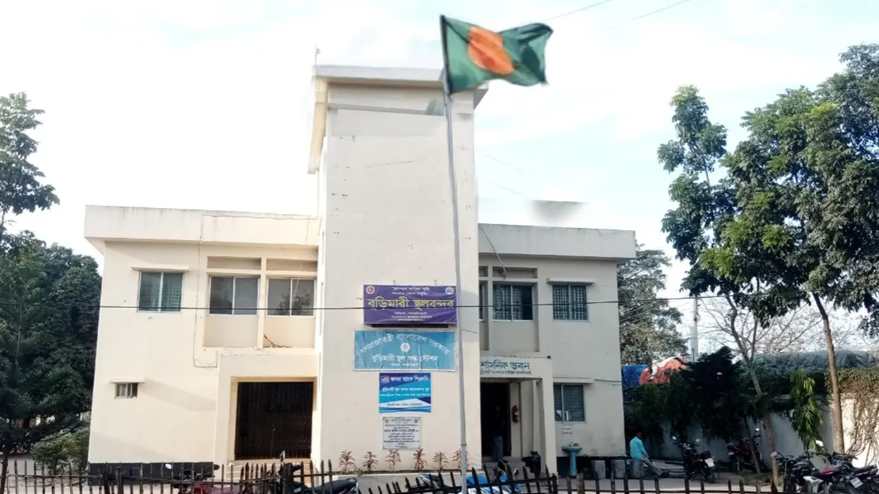 বুড়িমারী স্থলবন্দর। ছবি : কালবেলা