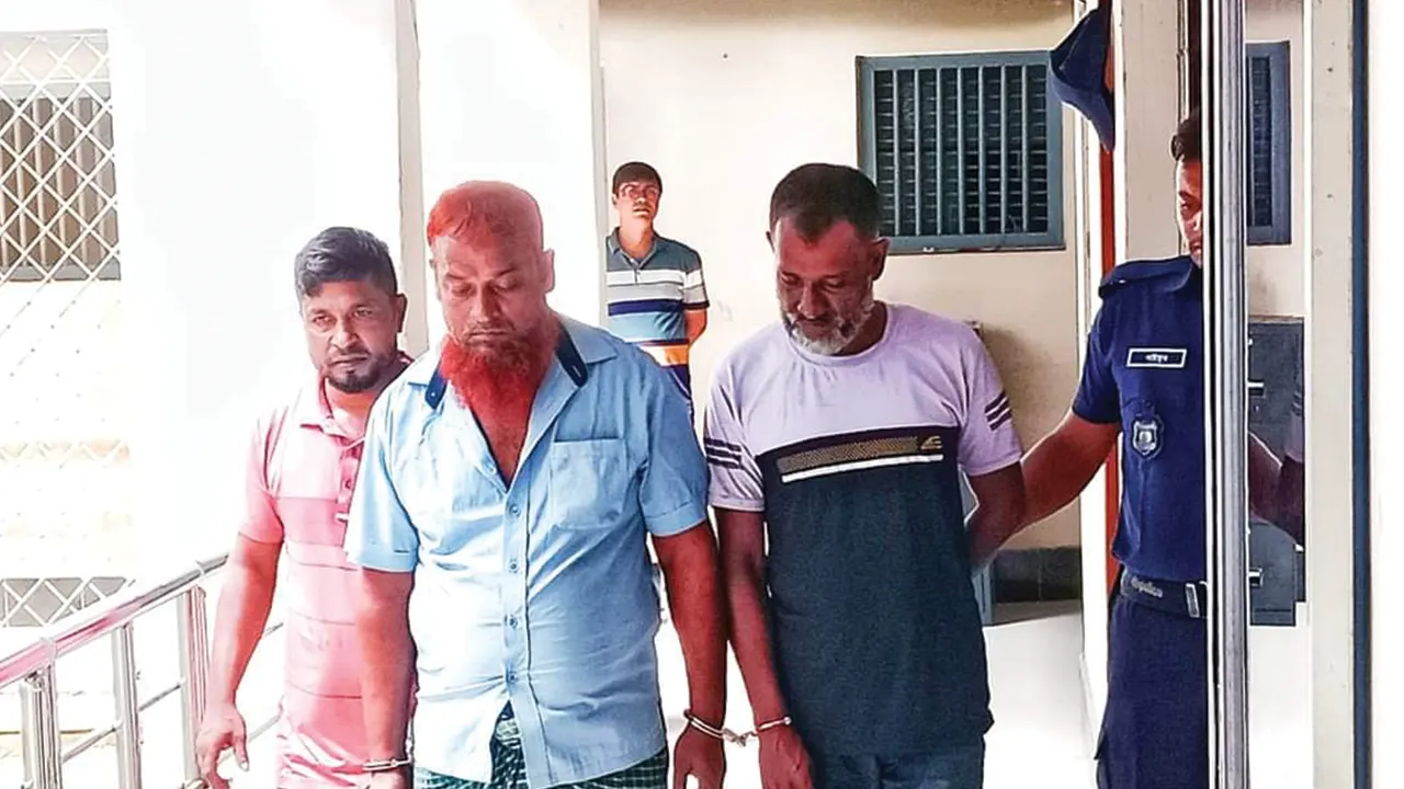 সাতক্ষীরায় চাঁদাবাজির ঘটনায় তিনজনকে আটক করা হয়েছে। ছবি : কালবেলা