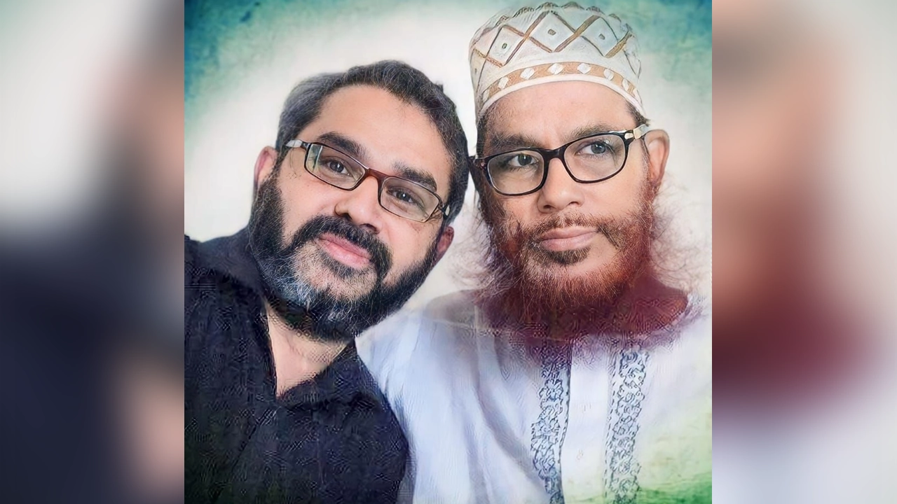 আল্লামা দেলাওয়ার হোসাইন সাঈদীর ছবির সঙ্গে তার ছেলে মাসুদ সাঈদী। ছবি : সংগৃহীত