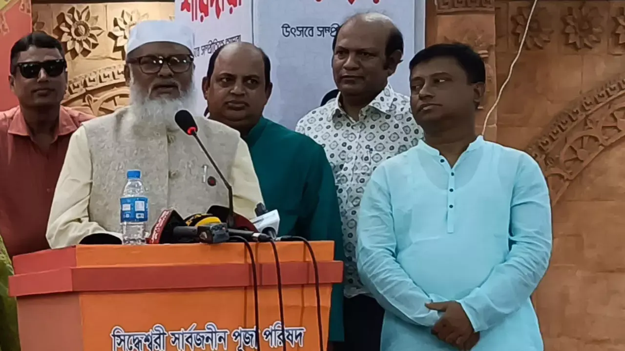 সিদ্ধেশ্বরী কালী মন্দিরে শারদীয় শ্রী শ্রী দুর্গাপূজার আলোচনা সভায় ধর্ম উপদেষ্টা। ছবি : সংগৃহীত