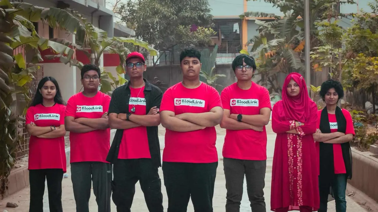 বাংলাদেশি কিশোর তামজিদ রহমান ও তার দল। ছবি : কালবেলা